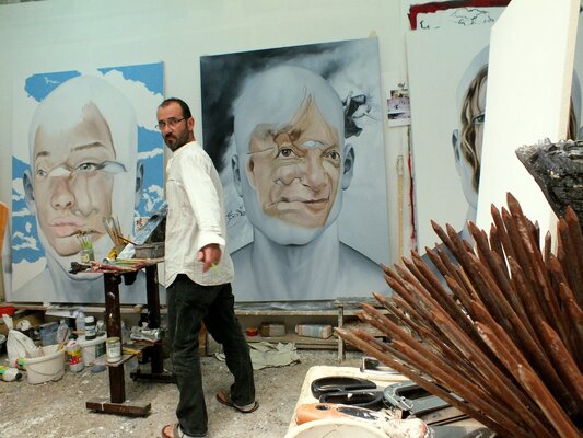 christophe avella bagur in the Studio: Face FS series, everyday life in Artstudio 2012-2017. Un élément d'une sculpture en cours.