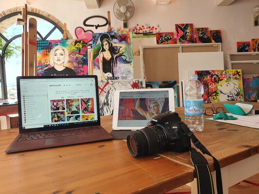 Bianca Lever in the Studio: Updating my website and taking pictures!