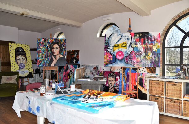 Bianca Lever in the Studio: Varnishing day in my studio!