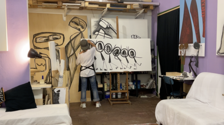 Alessandra Zini in the Studio: Io al lavoro di un dipinto su tavola in legno