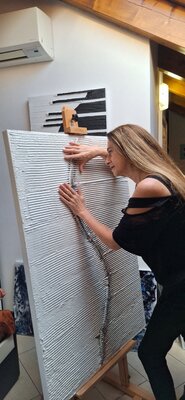CLAUDIA AMADESI in the Studio: I'm happy