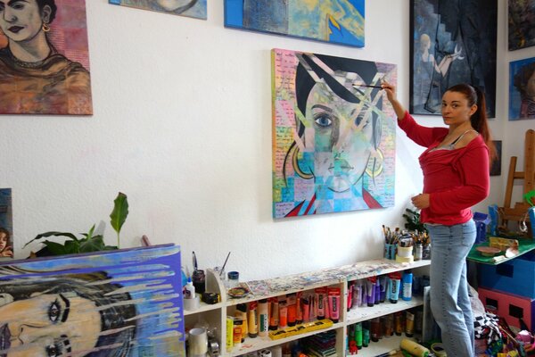 Veronika Ban in the Studio: veronika_studio.art