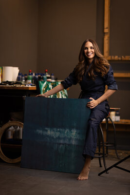 Anna Maier in the Studio: Anna Maier in ihrem Kunstatelier in Zürich, Schweiz