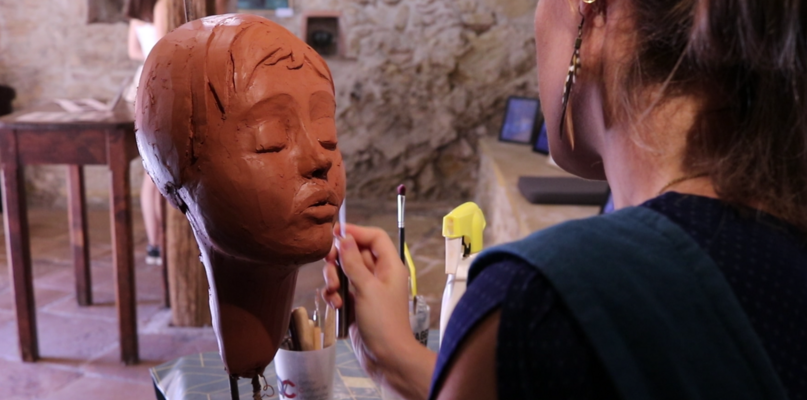 Morgane Lemaire in the Studio: Vue d'atelier - modelage d'un visage en argile