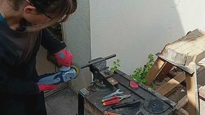 Morgane Lemaire in the Studio: Vue d'atelier - Montage d'une armature métallique