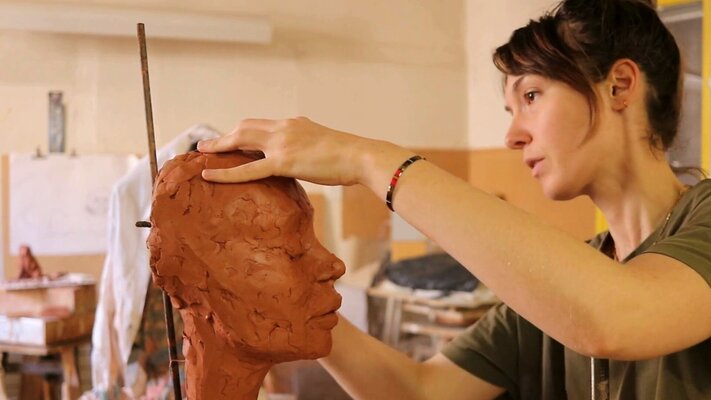 Morgane Lemaire in the Studio: Vue d'atelier - Modelage d'un visage en argile