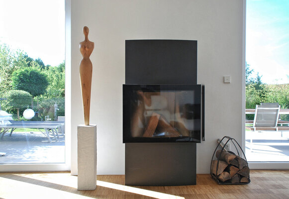 Sylvio Eisl in the Studio: Holzskulptur DAME, Esskastanie, 2002