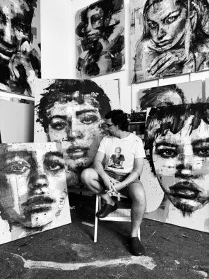 Mario Henrique in the Studio: At the studio...