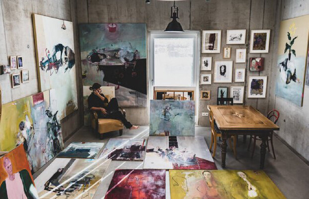 Mila Veljac'a in the Studio: Mila Veljac'a , im Atelier 2022 . Bildergalerie im Atelier