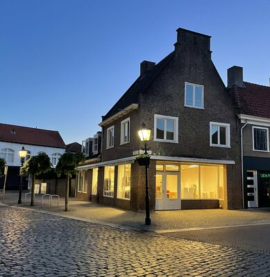 Tiny De Bruin in the Studio: Galerie in Sluis, Zeeland
