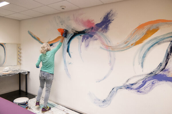 Tiny De Bruin in the Studio: Wallpainting in Congrescentre Agora Lelystad