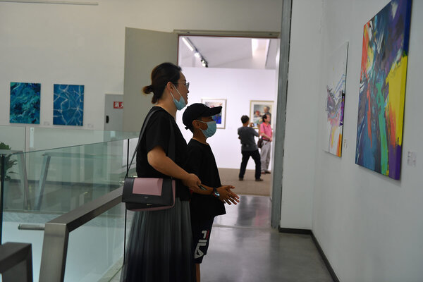 Tiny De Bruin in the Studio: My art at the Hong Art Museum Chongqing