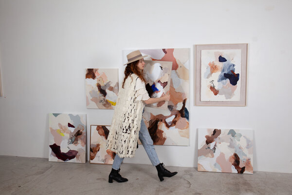 Julia A. Etedi in the Studio: Julia Etedi during her last exhibition in Paris