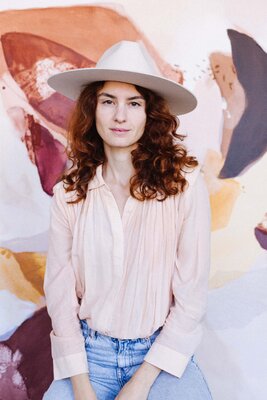 Julia A. Etedi in the Studio: Discover Julia A. Etedi's colorful world