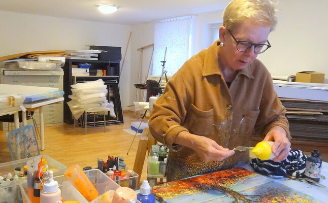 Inelouise Mourick in the Studio: Painting in my studio