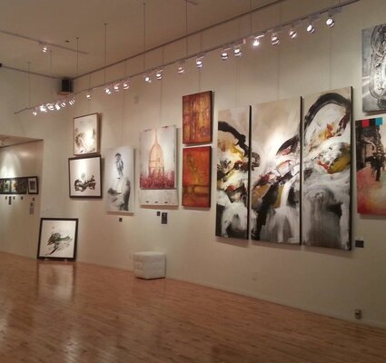 Andrada Anghel im Studio: My work in a gallery