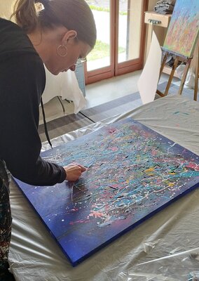 ÂME SAUVAGE in the Studio: L'artiste peintre Âme Sauvage en pleine création