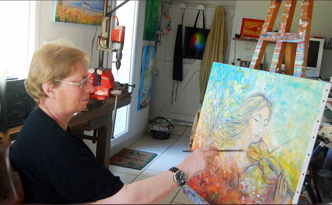 Marie-Claude ELLHËA im Studio: Ellhëa travaillant dans son atelier
