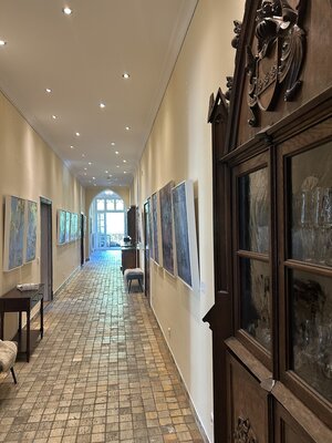 Hella Ridder in the Studio: Ausstellung aktueller Werke im historischen Galeriegang meines Ateliers auf Schloss Lohe/Werl, NRW