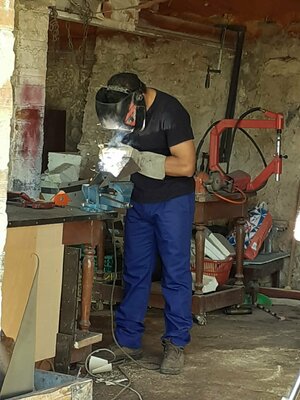 Aramís Justiz in the Studio: trabajo de soldadura