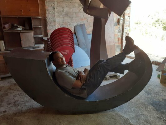 Aramís Justiz in the Studio: Un poco de descanso en medio del trabajo