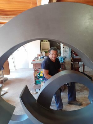Aramís Justiz in the Studio: Terminando la obra Olas Giguantes encargada por un coleccionista