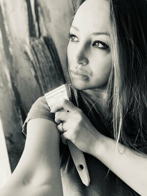 Sandra Szaja in the Studio
