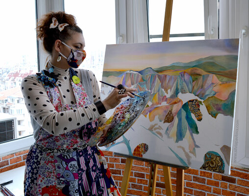 Silvia Pavlova in the Studio: Sandy Mountains