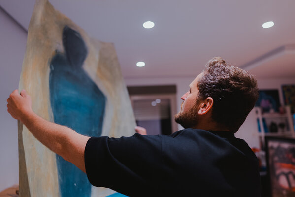 Gabriel Lass in the Studio: El artista Gabriel Lass en su taller