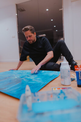 Gabriel Lass in the Studio: El pintor Gabriel Lass en su taller