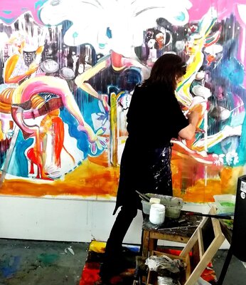 Laurence LEJAY in the Studio: Laurence peignant "Pool dance" en 2020 en résidence au "100ecs", 100 rue de Cherenton Paris 75012
