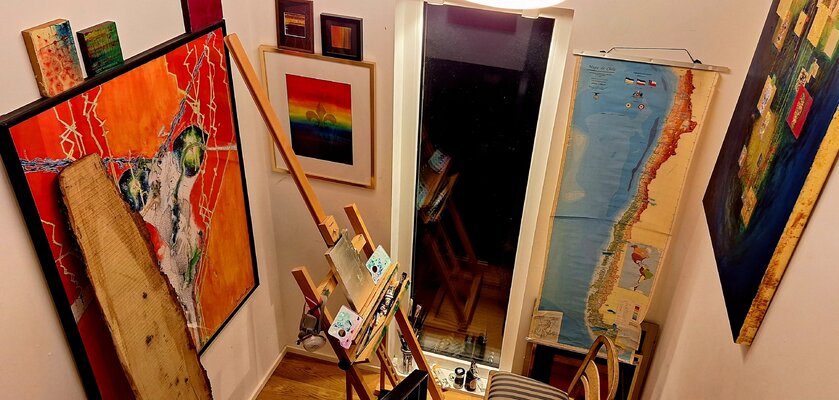 Dr Jan Claussen in the Studio: painting on real silver coated oaks