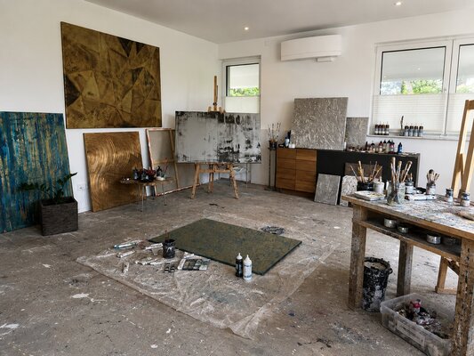 Exclusive Arts in the Studio: Atelier