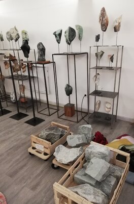 René KUBIAK in the Studio: Atelier - arrivage de pierres