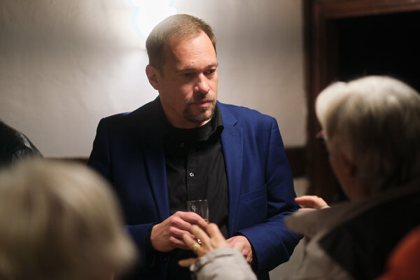 Dennis Bätz in the Studio
