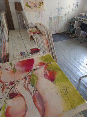 Susann Kasten-Jerke in the Studio: Process of Art-The canvas is being stretched onto stretcher bars