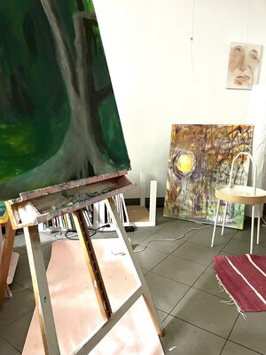 Elisabeth Pein in the Studio: Mein Atelier ist auch ein Ort an dem ich mich wohlfühle.