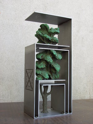 Giovanni Talarico in the Studio: Albero che cresce, 2013 resina, acciaio inox, termoincisione  29x20x68,5 cm