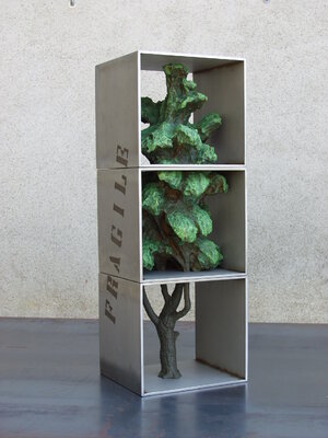 Giovanni Talarico in the Studio: Fragile, 2012 acciaio inox, resina, termo incisione  22 x 19,7 x 60,4 cm