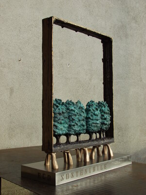 Giovanni Talarico in the Studio: Eco sostenibile, 2011, bronzo e acciaio inox,  79,5x29,5x96 cm