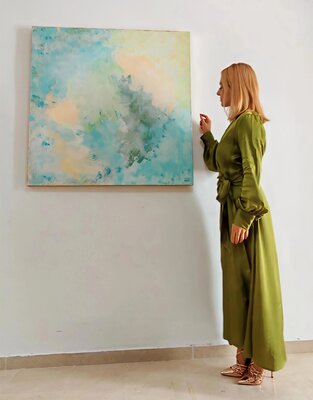 Elena Grish in the Studio: Contemplating