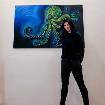 La Manda Luminescent in the Studio