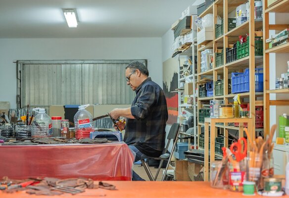 Diego Arribas in the Studio: Trabajando en el taller.
