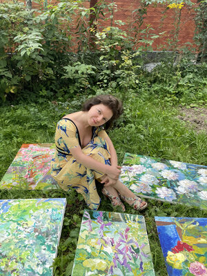 Anna Trigub in the Studio: My name is Anna. I am a professional artist. I have been drawing since childhood because I like it. This is my way of life. My inspiration comes both from traveling across countries, the most beautiful views on travel inspire me to be creative, and r