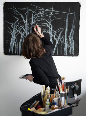 Evi Schartner in the Studio: Kunst im Entstehen