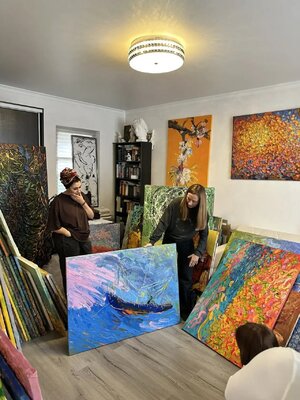 Olga Bezhina im Studio: In the workshop