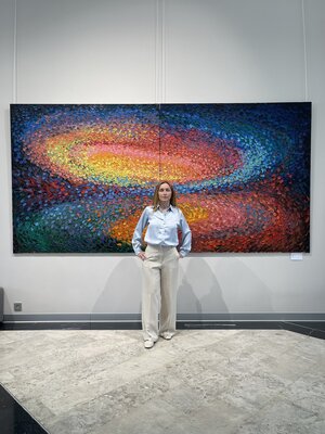 Olga Bezhina im Studio: Cosmos, 180x360 cm, oil on canvas