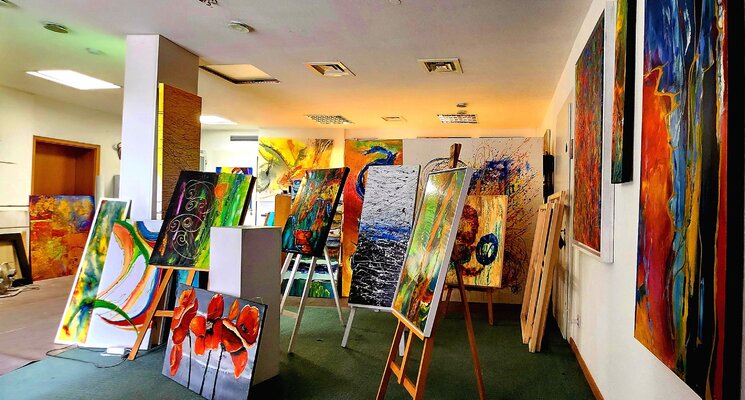 Elmar Hund artjust in the Studio