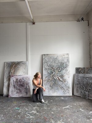 Emmi Ohraniemi in the Studio
