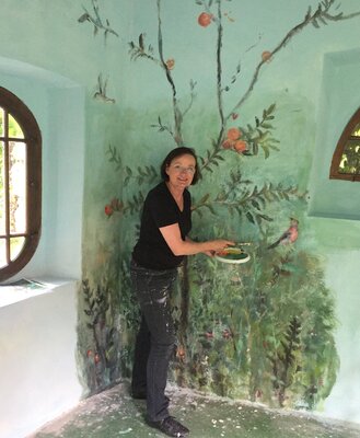 Barbara Schauß in the Studio: Römische Wandmalerei in einem Teehaus